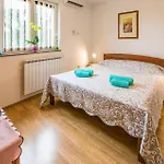 Cozy In With Wifi Appartement Pula