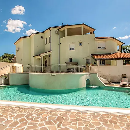 Awesome Apartment In Pula With Wifi