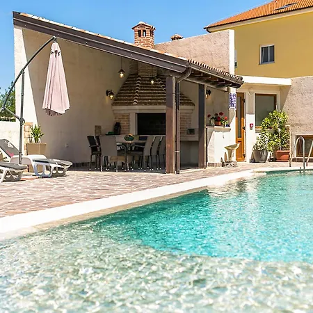 Awesome Apartment In Pula With Wifi * 普拉