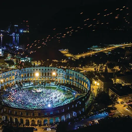 Appartamento Cozy In With Wifi Pola