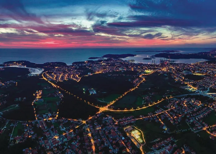 Cozy In With Wifi Appartamento Pola